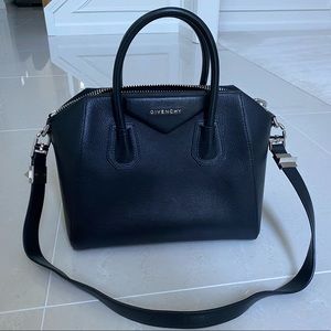 Givenchy Small Antigona Bag in Grained Leather-Black